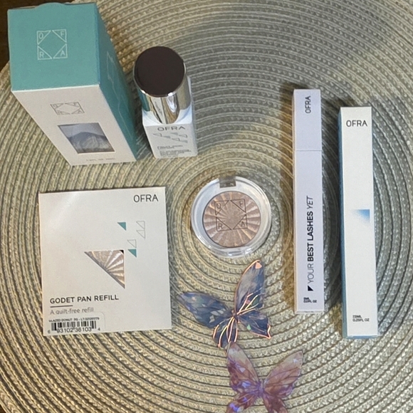 OFRA Makeup Set with Silver and White Packaging - Picture 4 of 16